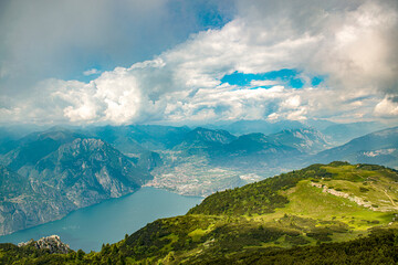 Panoramablick auf die Berge (Alpen)