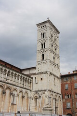 Fototapeta na wymiar Lucca, Italia. Pasear por sus calles y descubrir sus rincones.
