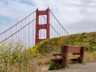 Bench in front of golden gate bridge © Luis