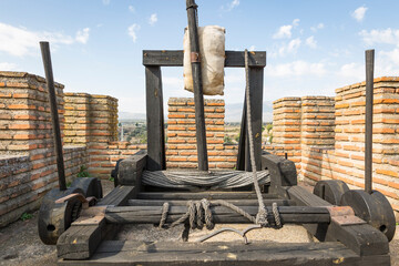 Onager - torsion catapult of military engineering, medieval weapons