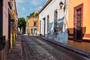 Fototapeta na wymiar narrow street in colourful old town