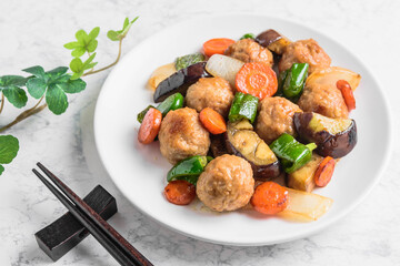 肉団子と野菜のオイスターソース炒め