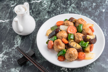 肉団子と野菜のオイスターソース炒め