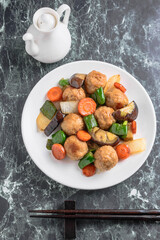肉団子と野菜のオイスターソース炒め