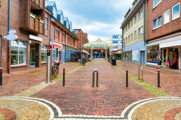 Fototapeta na wymiar Pedestrian zone in the city center of Wilhelmshaven, Germany - Fussgängerzone in der Innenstadt von Wilhelmshaven, Deutschland