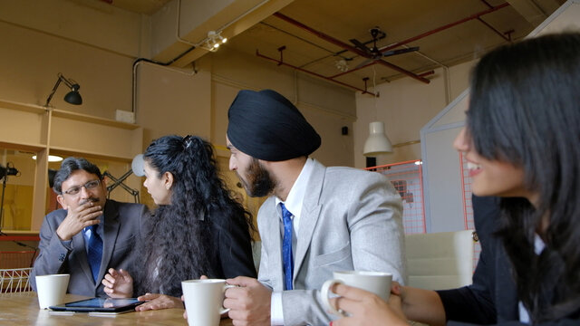 Constructive discussion between colleagues during break time in the office