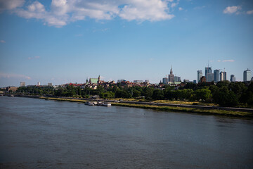 Krajobraz Warszawy z Mostu Gdańskiego - obrazy, fototapety, plakaty