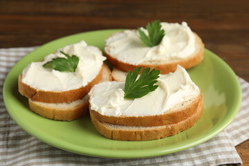 Bread with cream cheese and parsley on plate