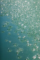 Gotas de agua cayendo