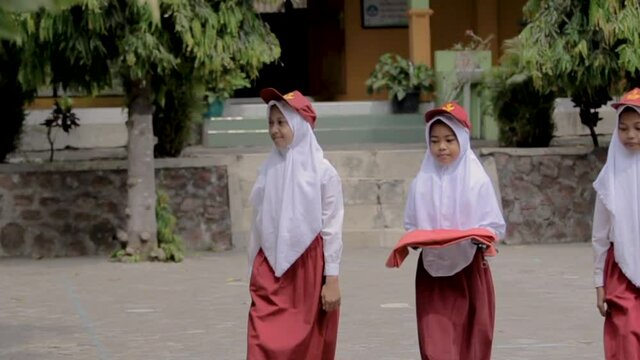 a portrait of indonesian elementary school flag raiser aranging the ranks