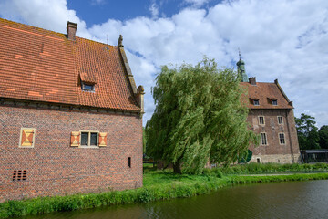 Fototapeta na wymiar Am Wasserschloss Raesfeld im Münsterland