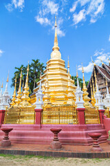 Fototapeta premium The golden pagoda of Wat Pan Tao in Chiang Mai, Thailand