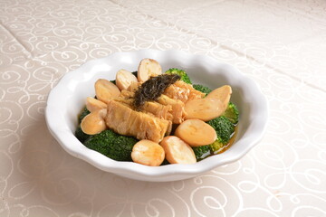 stir fried broccoli vegetable with assorted mushroom vegetarian luo han halal asian menu