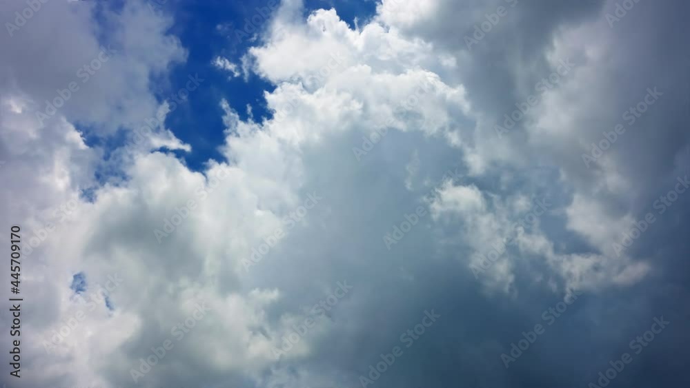 Wall mural 4k timelapse of cloudy sky