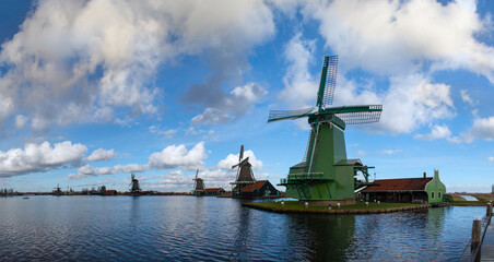 Fototapeta na wymiar Dutch wind mills at Zaanse Schans