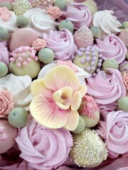 Obraz na płótnie Canvas pink and white cupcakes