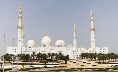 Fototapeta na wymiar The Sheikh Zayed Grand Mosque, Abu Dhabi