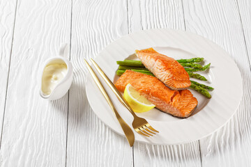 roast salmon fillets with lemon and asparagus