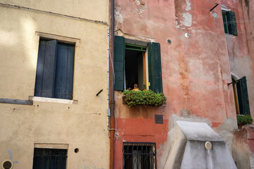 Fototapeta na wymiar Street view in Venice, Italy