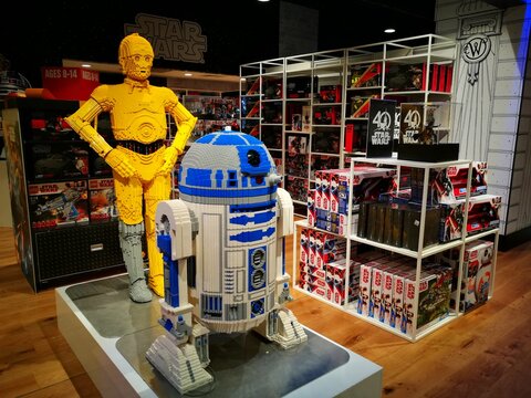 SYDNEY, AUSTRALIA. &ndash; On January 3, 2018. - C3PO and R2D2 LEGO toys brand displaying at a toy department, Pitt st. Mall.