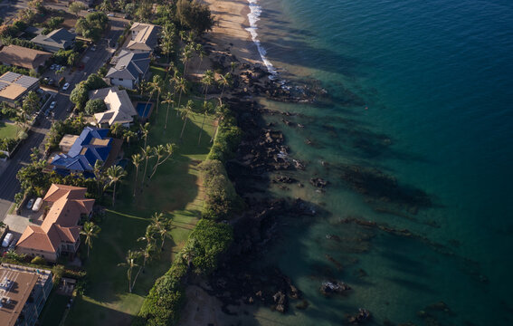 A aerial high definition photo of a beach near the town of Kihei on the island of Maui.