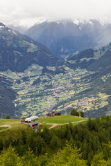 Fototapeta premium Blick ins Tal von Matrei, Österreich