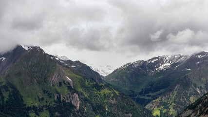 Obraz na płótnie Canvas Panorama der Berge des Nationalparks hohe Tauern in Matrei, Osttirol Österreich