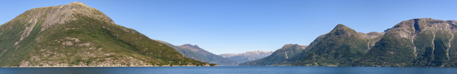 Fototapeta na wymiar Hardangerfjord