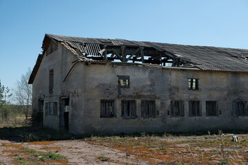 Fototapeta na wymiar old abandoned dairy farm on a summer day