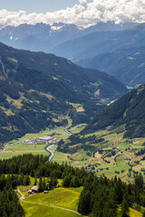 Fototapeta na wymiar Blick ins Tal von Matrei, Österreich 