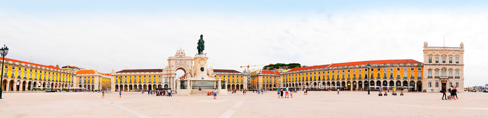 Triumphal Arch of the "Praca do comercio", Commerce Square in Lisbon, Portugal.The symmetrical buildings of the square were filled with government bureaus that regulated customs and port activities © quasarphotos