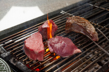 焼肉調理中