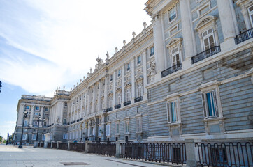 Fototapeta na wymiar View of the royal palace of Madrid
