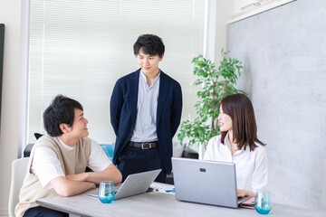 Fototapeta premium コンサルティング会社で働くビジネスパーソン