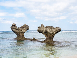 沖縄の観光スポット「ハートロック」