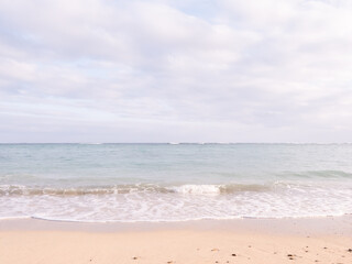 Fototapeta na wymiar 沖縄の美しい砂浜と水平線