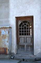 an old wooden door on an abandoned house in the city