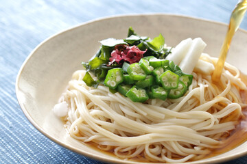 夏の冷やしぶっかけうどん