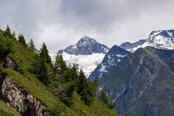 Fototapeta na wymiar ein bewölkter Tag im hohen Tauern Nationalpark in Matrei, Österreich