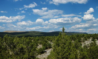 Campos de cultivo y montaña de España.