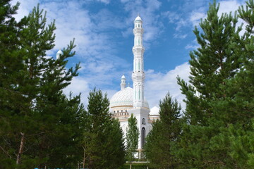 Fototapeta na wymiar minaret of the mosque