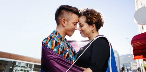 Beautiful queer couple bonding outdoors - obrazy, fototapety, plakaty
