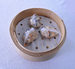 steamed fresh seafood prawn pork meat crystal dumpling ball har gao in bamboo basket Hong Kong vegan dim sum menu