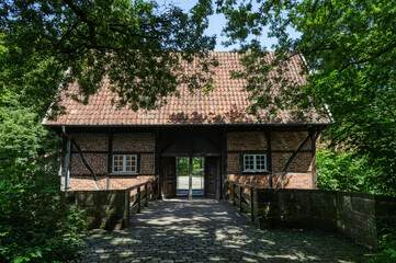 Historisches Haus und Eingang eines Museums in Münster