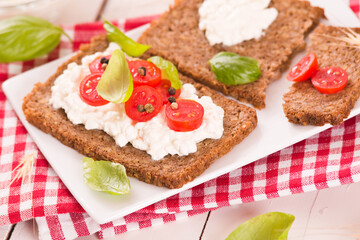 
Rye bread with cottage cheese, basil and tomato.

