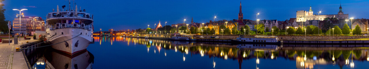Szczecin. Panorama of the city embankment in the early morning. - obrazy, fototapety, plakaty