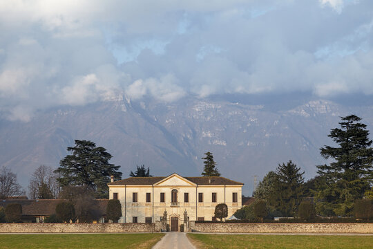 Venetian villa in coutryside in Schio