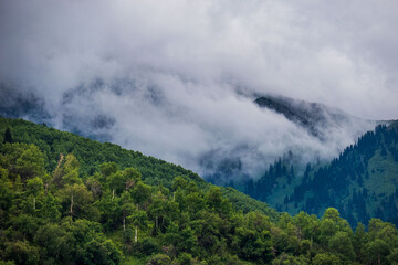 Obraz premium clouds over the mountains