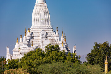Der weiße Lemyethna-Tempel in der UNESCO-Welterbestätte in Bagan in Myanmar, dem ehemaligen Birma