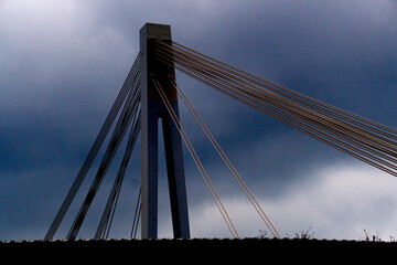Fototapeta na wymiar Eine Brücke die zwei Ufer verbindet. 